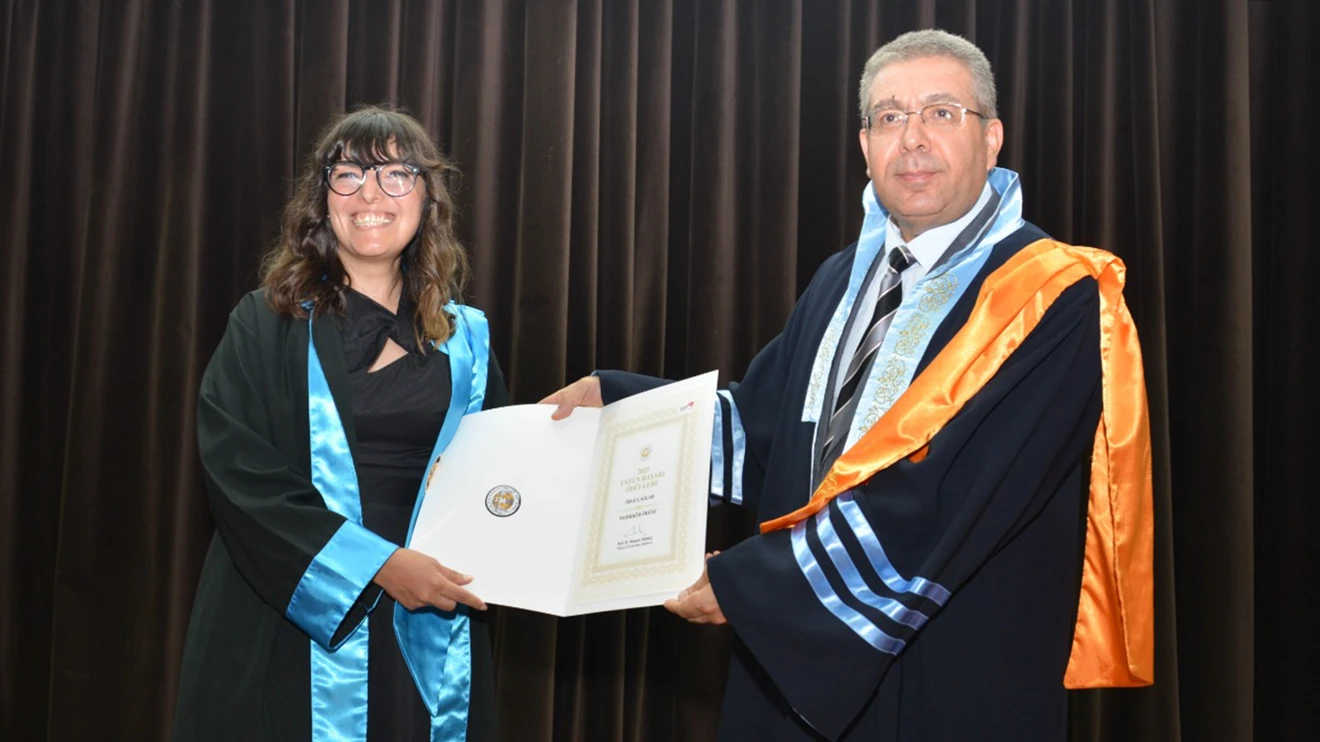 Sağlık Bilimleri ve Fen Bilimleri Enstitülerinde mezuniyet heyecanı